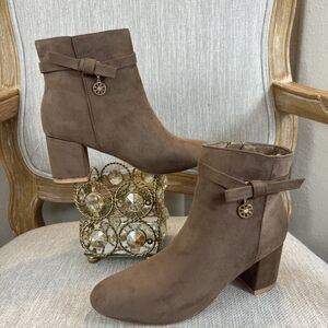 Brown Ankle Boots Faux Suede Feel Block Heel Bow Charm 6.5 Coquette Minimalist